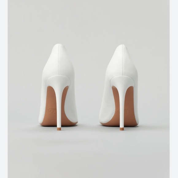 Lita by Ciara Solid Point Toe Pumps in White - Picture 2 of 10